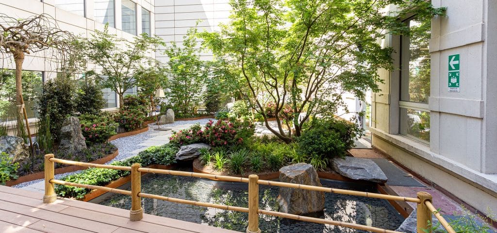 r32x15_1920x900_3MIJTG4_Y04